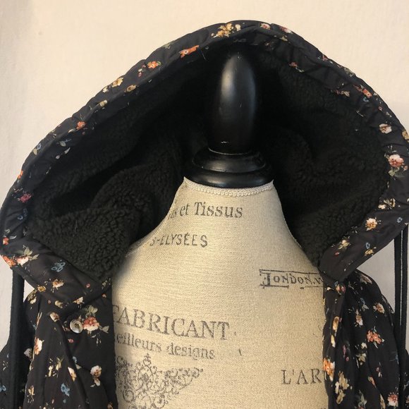 AUTHENTIC Elegant KHRISJOY Quilted Puffed Jacket: Size L - Picture 8 of 16